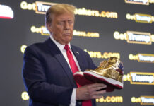 Trump lanza una marca de zapatillas tras la multa millonaria que le impuso un juez