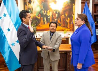 Presidenta Xiomara Castro juramenta a Christian Duarte como director del SAR