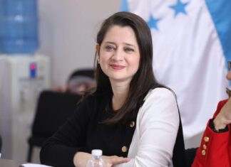 Diputada de Libre pide al Colegio Médico dejar “los celos y el egoísmo” por llegada de doctores cubanos