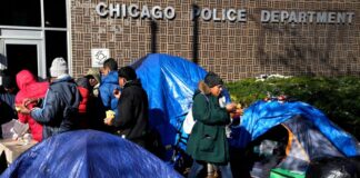 Chicago fracasa en su buena voluntad de acoger a migrantes y urge la ayuda federal