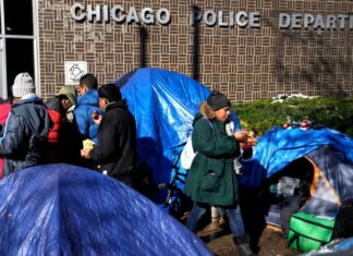 Chicago fracasa en su buena voluntad de acoger a migrantes y urge la ayuda federal