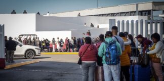 Migrantes están a la deriva en la frontera de California-México tras el cierre de refugio
