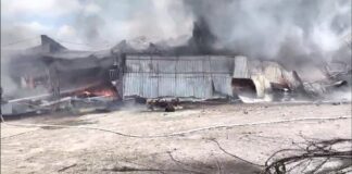 Voraz incendio consume varios negocios en la colonia Pradera, cerca del Aeropuerto Toncontín