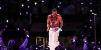 Usher, ‘el Rey’ del R&B, homenajeó Michael Jackson durante su espectáculo en el Super Bowl