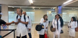 Llega a Honduras delegación de médicos cubanos