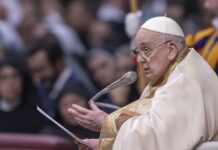 El papa advierte de que la paz está en riesgo hoy más que nunca en muchos lugares