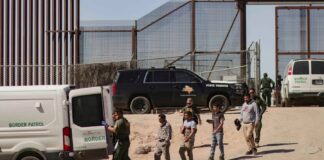 Gobierno de Texas alienta patrullaje de vigilantes privados en frontera, dicen activistas