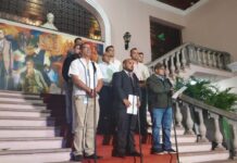 Gobierno oficializa reajuste salarial de 1.300 lempiras al gremio magisterial