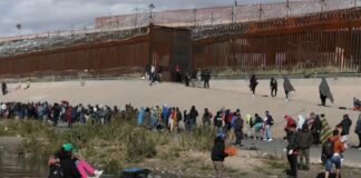 Otra ciudad de EE. UU. cancela programas de ayuda a nuevos inmigrantes por falta de fondos