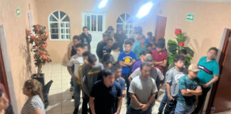 Agentes mexicanos hallan encerrados en un hotel a 85 migrantes, 19 menores de edad, 3 procedentes de Honduras