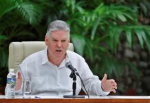 Destituyen al ministro de Economía de Cuba tras el aplazamiento del alza de la gasolina