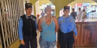 Arrestan a madre que atacó con machete a su hijo menor de edad en El Paraíso