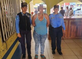Arrestan a madre que atacó con machete a su hijo menor de edad en El Paraíso