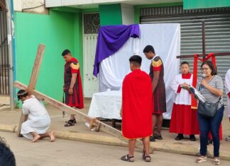 Inician la procesión del Viacrucis este Viernes Santo en las principales ciudades del país