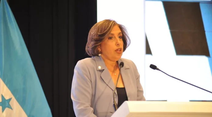 Anabel Gallardo: «Las Fuerzas Armadas deben mantenerse al margen de situaciones políticas»