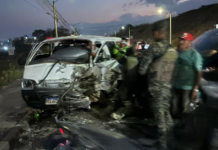 Brutal choque en bulevar capitalino deja al menos dos personas heridas