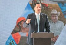 Héctor Zelaya oficializa su cargo como presidente de la CONFI, con promesas de transparencia y eficiencia