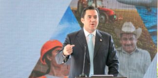 Héctor Zelaya oficializa su cargo como presidente de la CONFI, con promesas de transparencia y eficiencia
