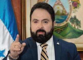 Redondo amenaza con expulsar a diputados de oposición que no asistan a sesiones