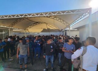 Autoridades rescatan a 221 migrantes, 46 de ellos menores de edad, en el centro de México
