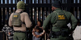 El Tribunal Supremo de EE. UU. extiende bloqueo de polémica ley de Texas sobre migración