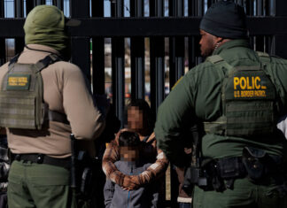 El Tribunal Supremo de EE. UU. extiende bloqueo de polémica ley de Texas sobre migración