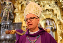 Quién no ama, no vive; amando se da vida, señala Vicente Nácher en homilía dominical