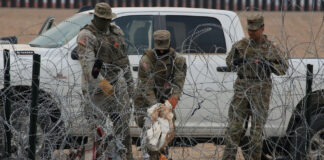 Supremo de EE. UU. prohibe ley de Texas que permite a policías detener y expulsar migrantes