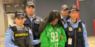 Extraditan a hondureña desde España acusada de secuestro