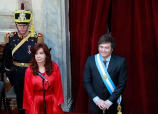 Milei anula subida de sueldos al gabinete y desafía jubilación de Cristina Fernández