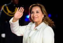 El escándalo de los relojes deja abierta la puerta de salida de Boluarte