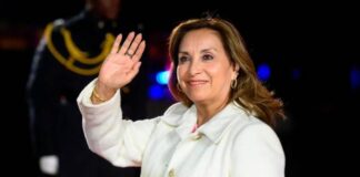 El escándalo de los relojes deja abierta la puerta de salida de Boluarte