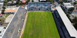 Mario Moncada dice que la nueva grama del estadio Morazán está contaminada de hongos