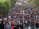 Migrantes piden fin a su sufrimiento con un viacrucis en la frontera de México con EE. UU.