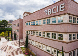 BCIE anuncia desembolsos para hospitales, carreteras y cajas rurales en Honduras