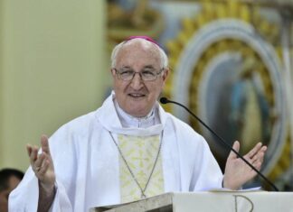 Obispo español Ángel Garachana entre 41 nuevos hondureños por naturalización