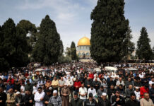 Unos 125.000 musulmanes acuden a rezar a Jerusalén Este en tercer viernes de Ramadán