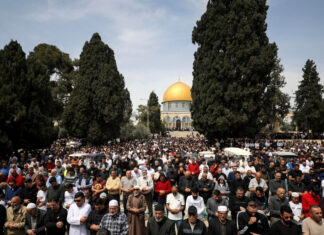 Unos 125.000 musulmanes acuden a rezar a Jerusalén Este en tercer viernes de Ramadán