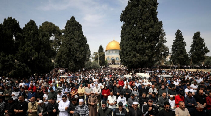 Unos 125.000 musulmanes acuden a rezar a Jerusalén Este en tercer viernes de Ramadán