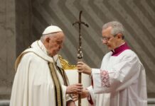 El papa pide a los sacerdotes liberarse de egoísmos y ambiciones y llorar por los demás