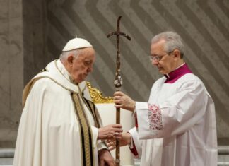 El papa pide a los sacerdotes liberarse de egoísmos y ambiciones y llorar por los demás