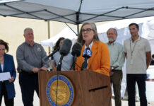 Instan a gobernadora de Arizona vetar proyecto antiinmigrante impulsada por republicanos