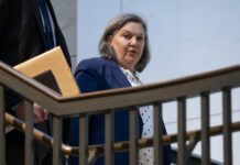 La número tres de la diplomacia de EE.UU., firme opositora a Rusia, deja el Gobierno