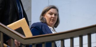 La número tres de la diplomacia de EE.UU., firme opositora a Rusia, deja el Gobierno