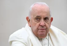 El papa Francisco anima a «abatir los muros de la enemistad» y las «lógicas del poder» en el mundo