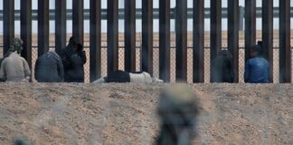 Crece el miedo de los migrantes al crimen organizado tras masacre en el norte de México