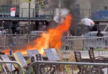 Un hombre se prende fuego a las afueras del tribunal que juzga a Donald Trump