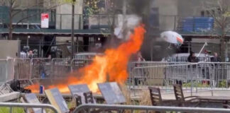 Un hombre se prende fuego a las afueras del tribunal que juzga a Donald Trump