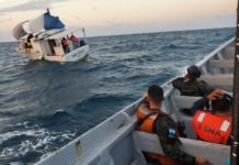 Fuerza Naval rescata embarcación con tres tripulantes que naufragó en el Caribe hondureño
