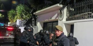 La Unión Europea condena el asalto a la embajada de México en Quito